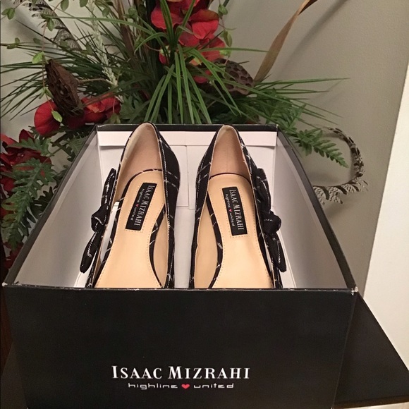 Isaac Mizrahi - Black & White Patterned Pumps - Picture 5 of 7